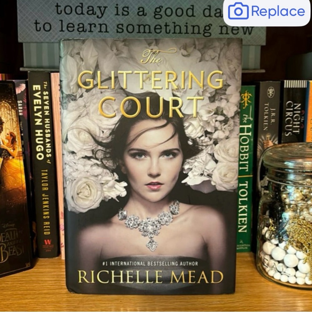 The Glittering Court by Richelle Mead - Black and White Cover